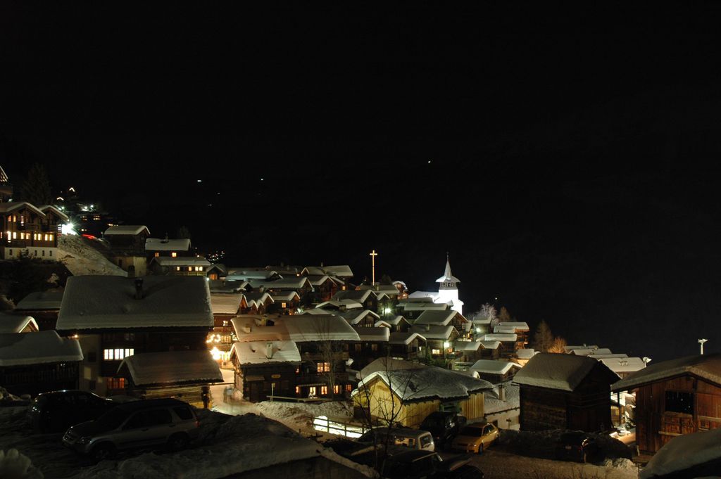 Large village de grimentz la nuit