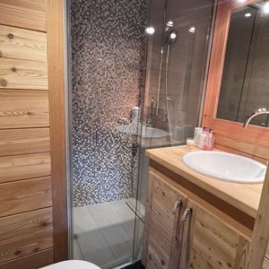 Square shower room 2